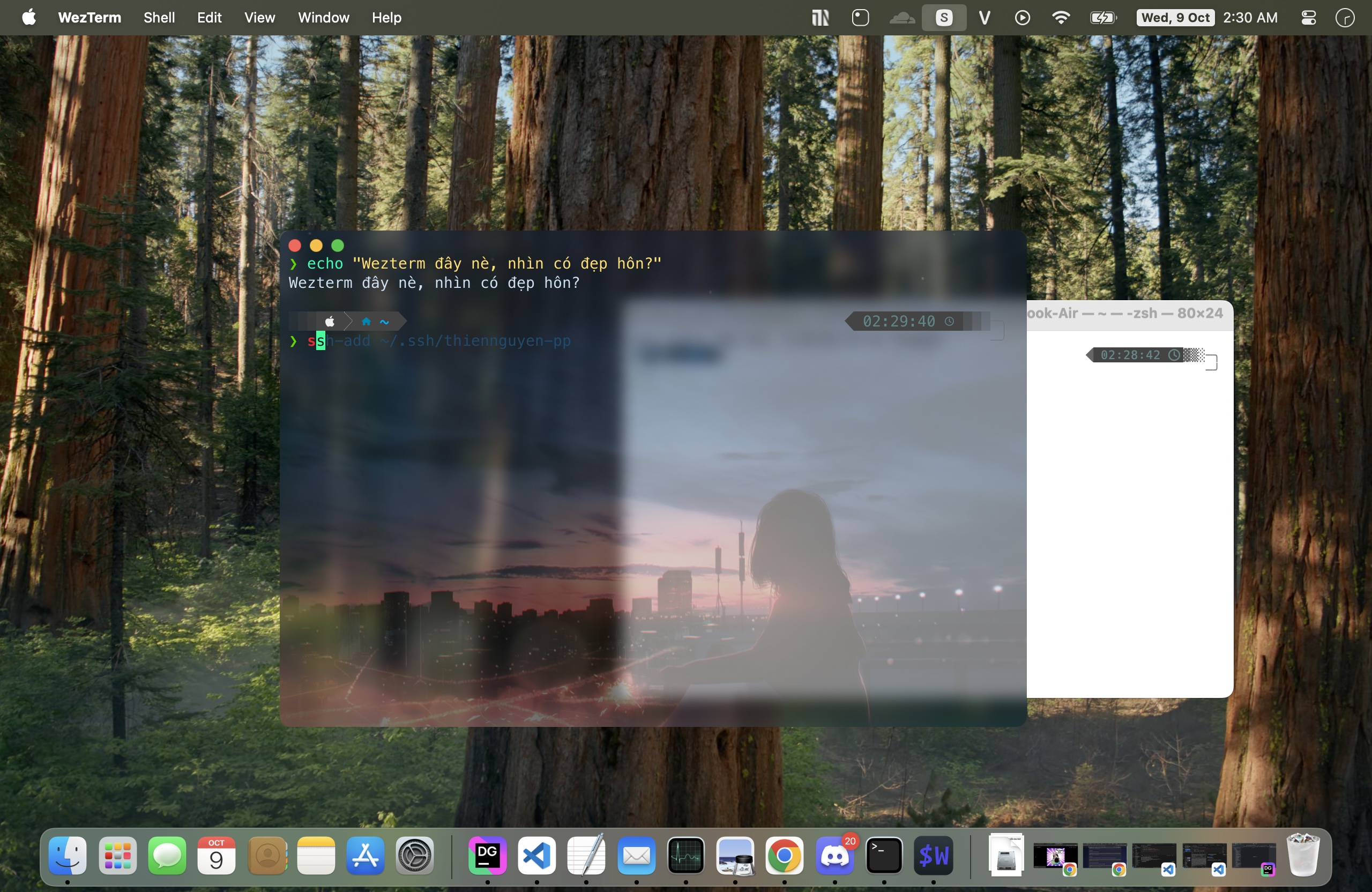 Giao diện Wezterm do mình tùy chỉnh nè, cửa sổ bên dưới là trình terminal mặc định của MacOS